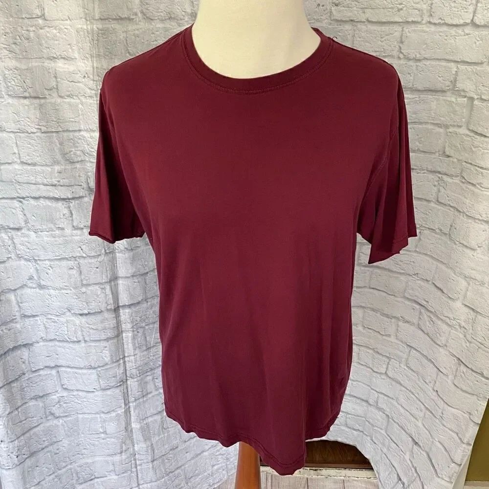 St. John’s Bay men L heritage cotton blend short sleeve Crewneck T-shirt burgund